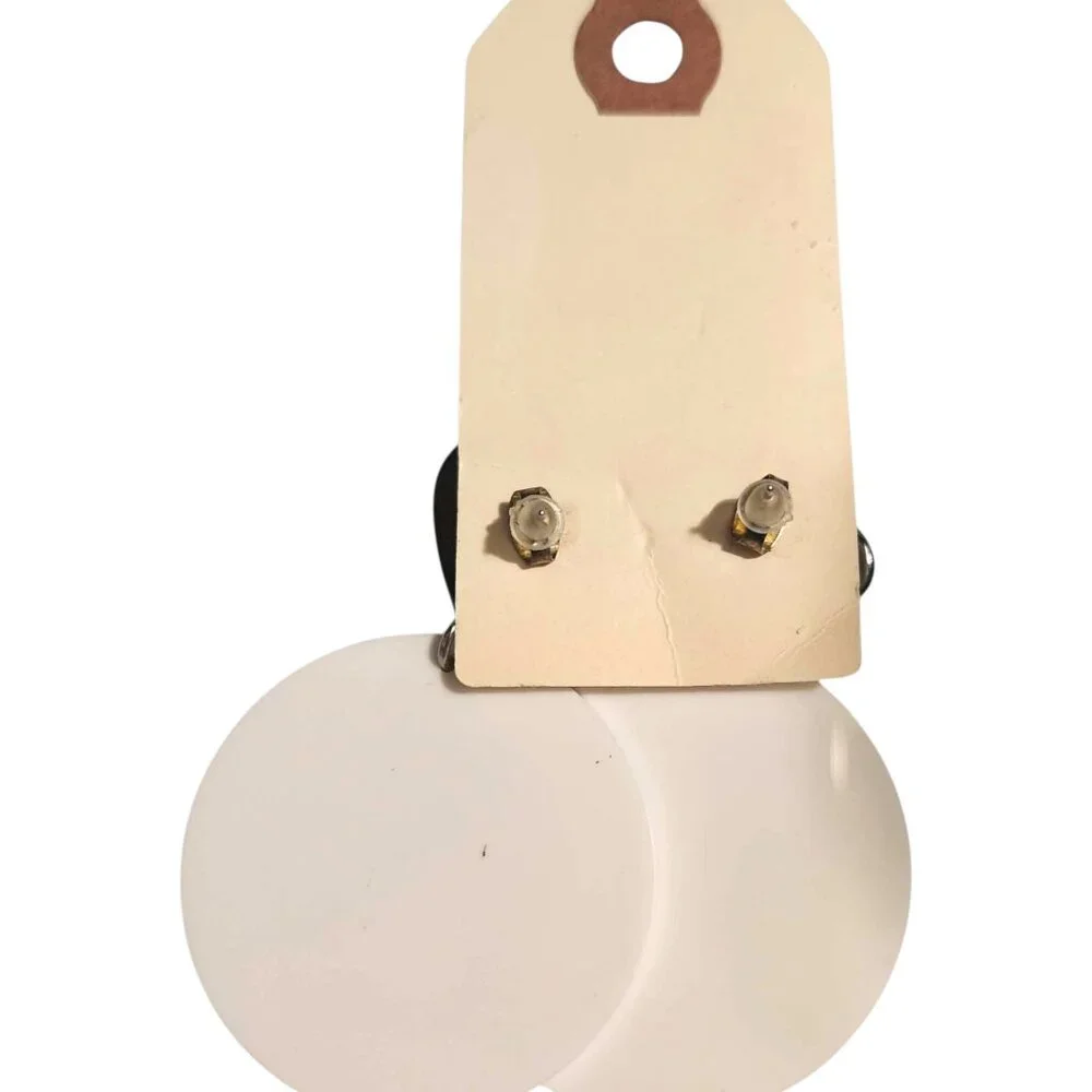 Buc-ee's Round Earrings Buc-ee's Beaver Yellow Red Black White NEW